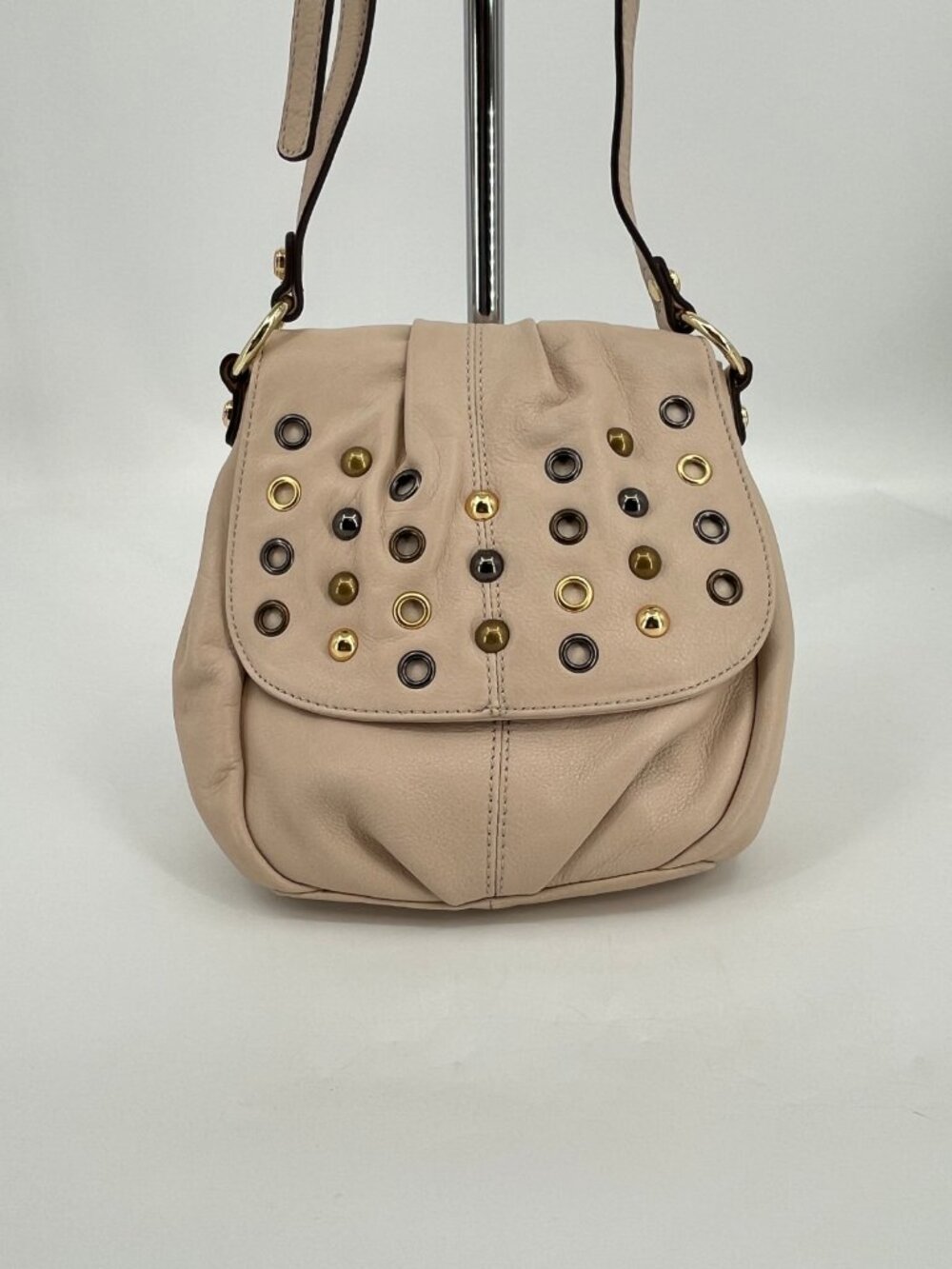 B Makowsky Crossbody Cream Leather Studded Grommet Flap Adjustable Strap Pocket